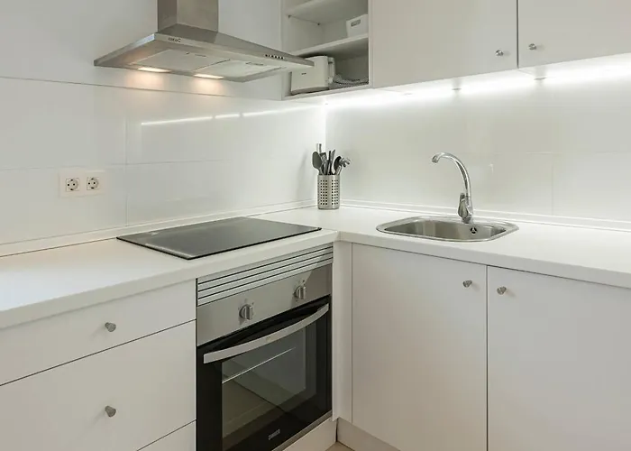 דירה Bright Close To The Sea