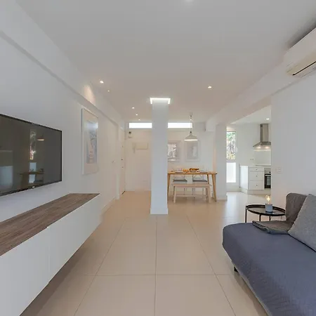 Apartman Bright Close To The Sea